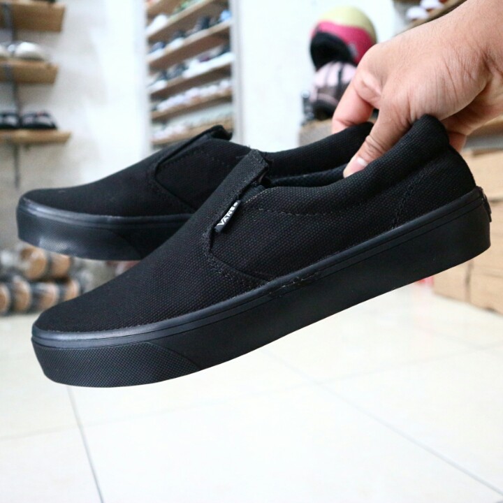 vans full black slip on