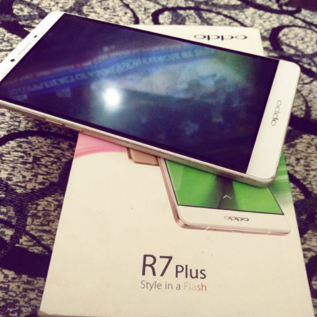 Oppo r7 plus 3GB RAM 32 GB ROM(INTERNAL STORAGE)