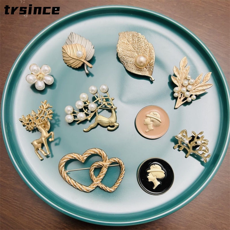 Ladies Retro Literary Baroque Style Brooches Matte Gold Casual Clothing Accessories Brooches Jewelry Sari Buckle Pins Jewelry