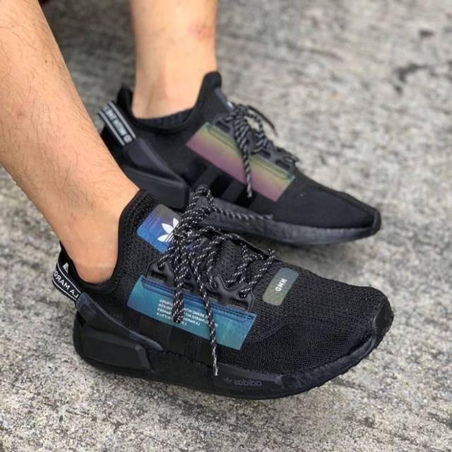 nmd r1v2 black