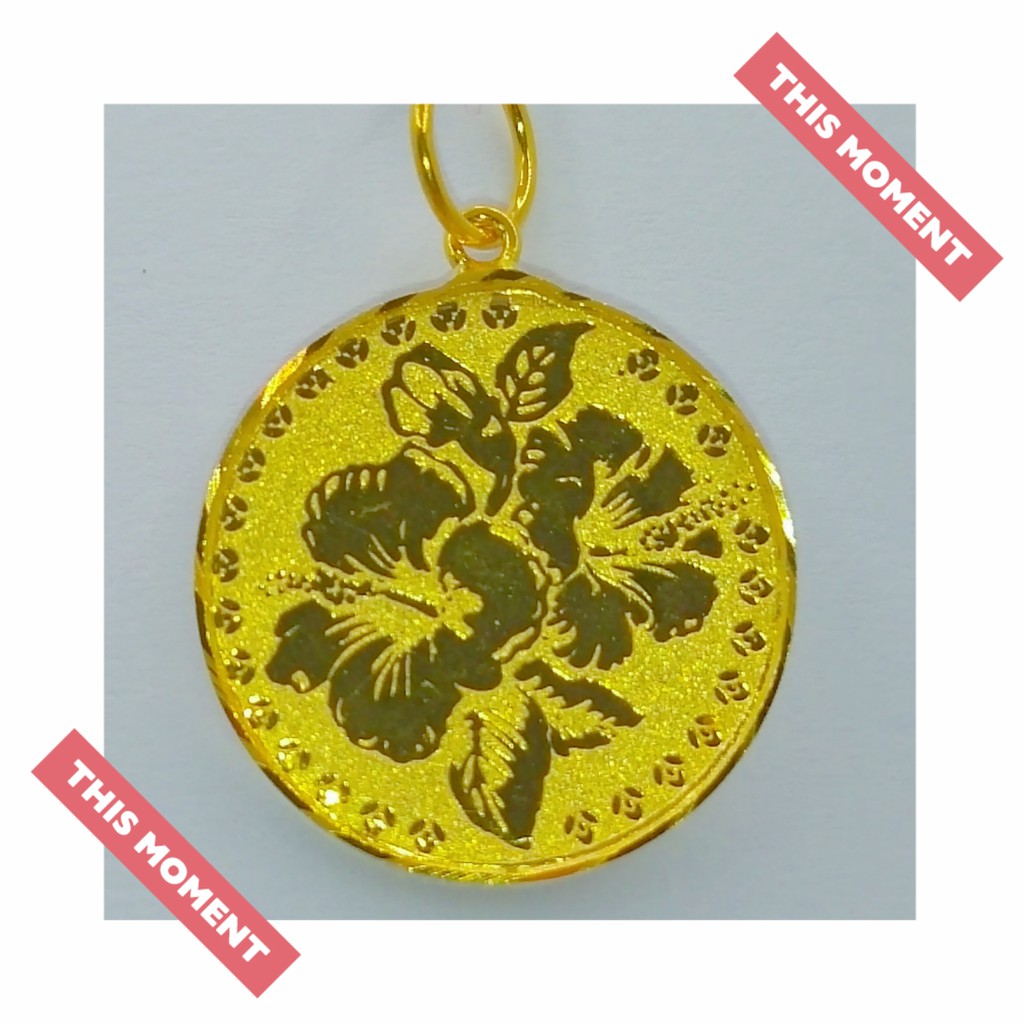 916 G0LD HIBISCUS FLOWER PENDANT / LOKET BUNGA RAYA EMAS 916-10T9316