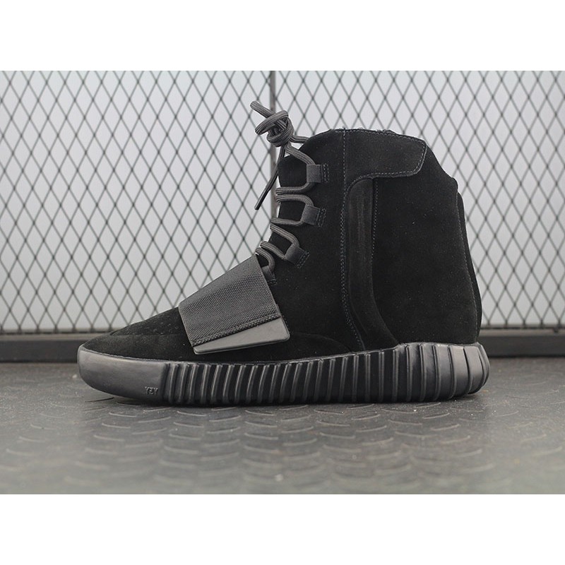 Kanye West Debuts and New adidas Yeezy 750 Boost Colorway