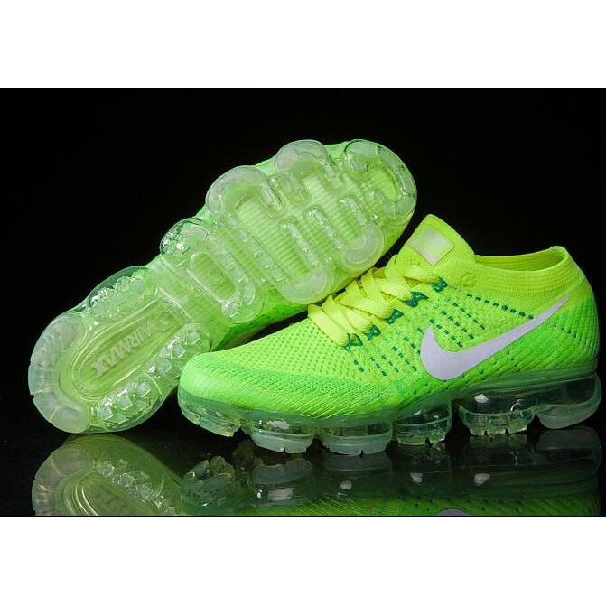 fluorescent vapormax
