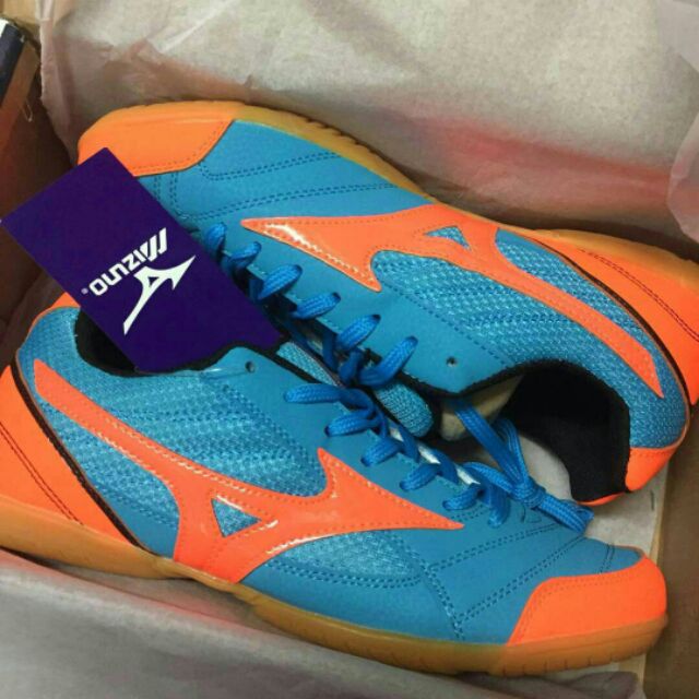 kasut futsal mizuno