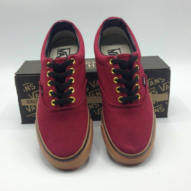 vans era maroon