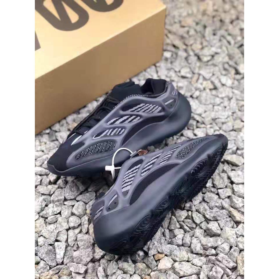 yeezy 700 y3