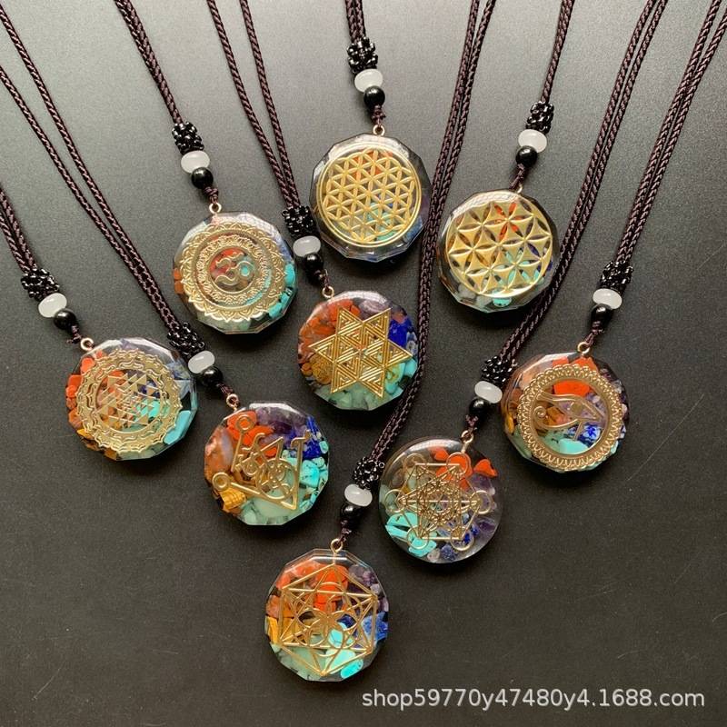 Natural 7 chakra Crystal chips Pendant Necklace OM Metatron Handmade Spiritual Healing Jewe;ry SRI YANTRA ORGONITE Resin Necklace