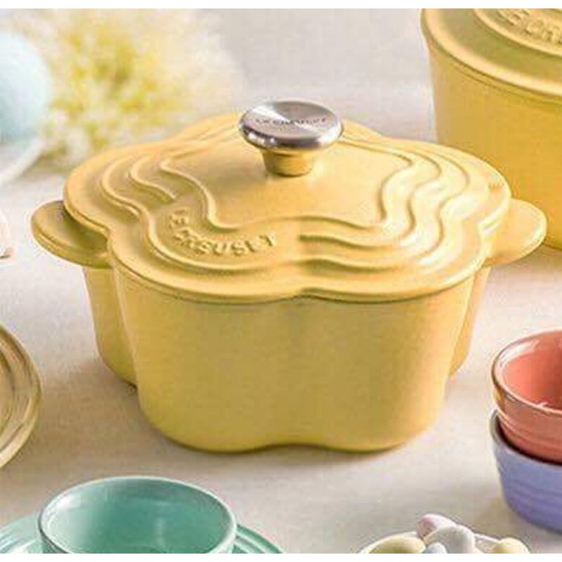 AUTHENTIC Le Creuset Fafa Flower Casserole 20cm Mimosa [READY STOCK] Direct from Japan