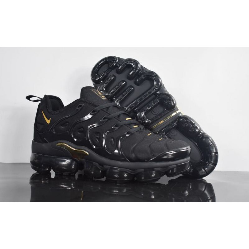 nike vapormax women's black and gold