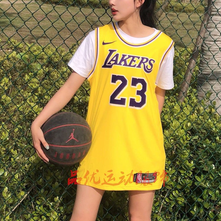 how to wear a basketball jersey girl