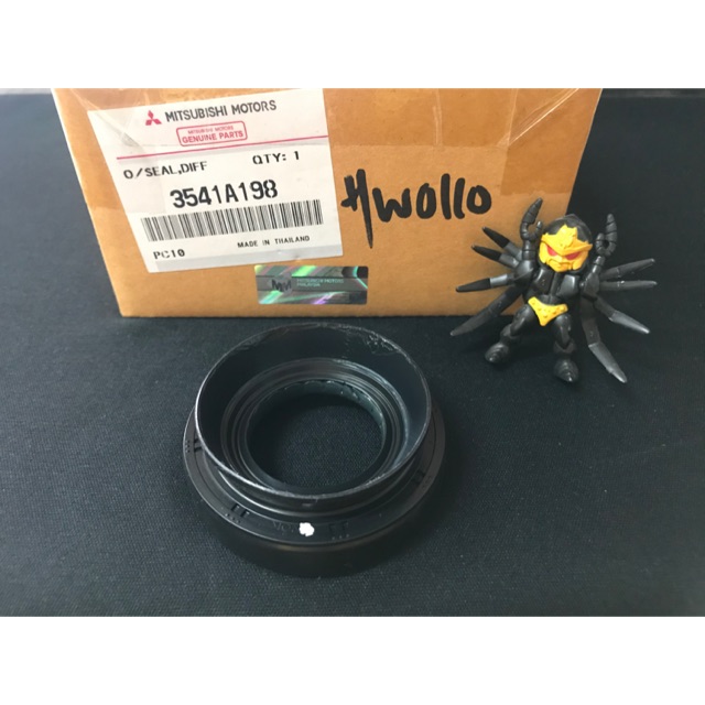 Triton VGT Drive Shaft Oil Seal Original 35x65x14/24 3541A198 XH1679E