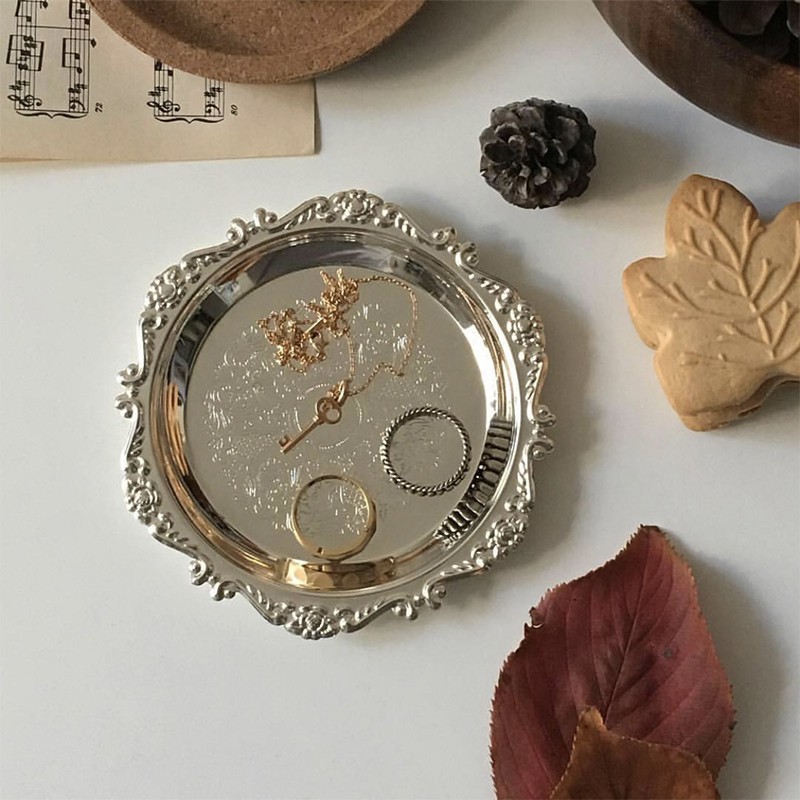 ins retro metal plate jewelry candles vintage plate props jewelry jewelry snack plate snack tray storage tray Korean style decoration shooting props