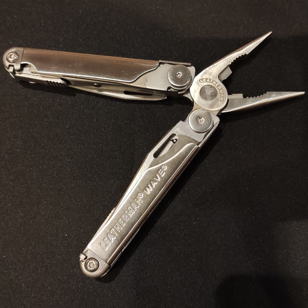 Leatherman Wave Stainless Steel 17 tools in 1 In Excellent Condition