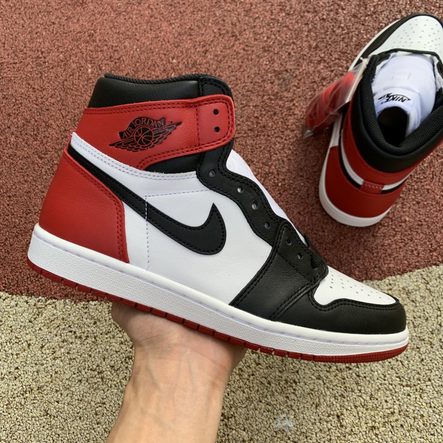 aj1 black toe