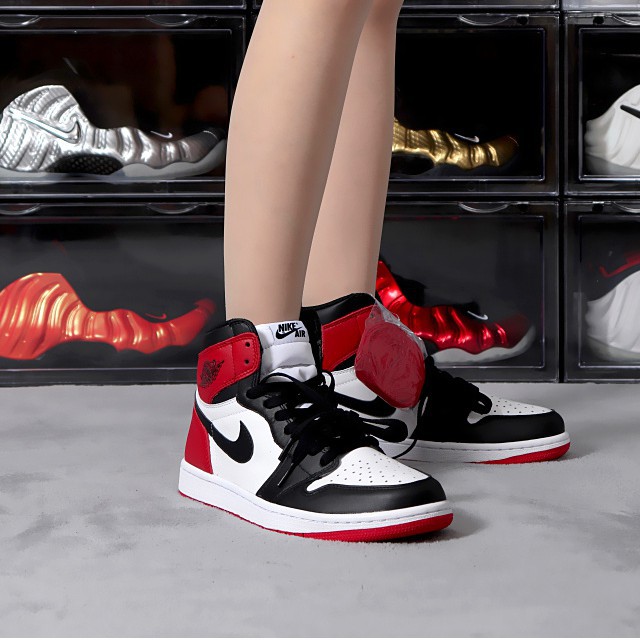 air jordan 1 on women's feet