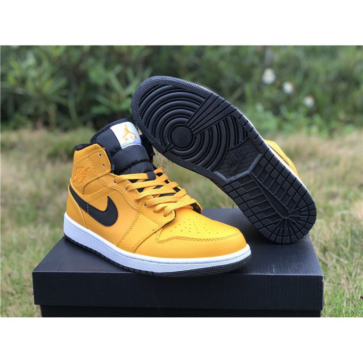 nike jordan 1 mid taxi