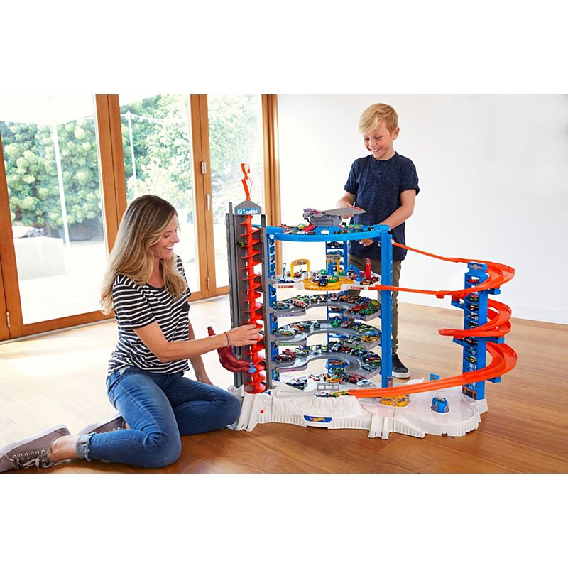 hot wheels tower with gorilla