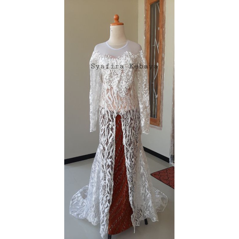 White tail Kebaya