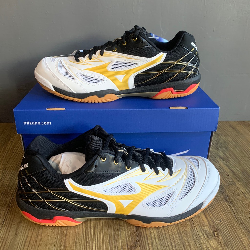 mizuno badminton shoes uk