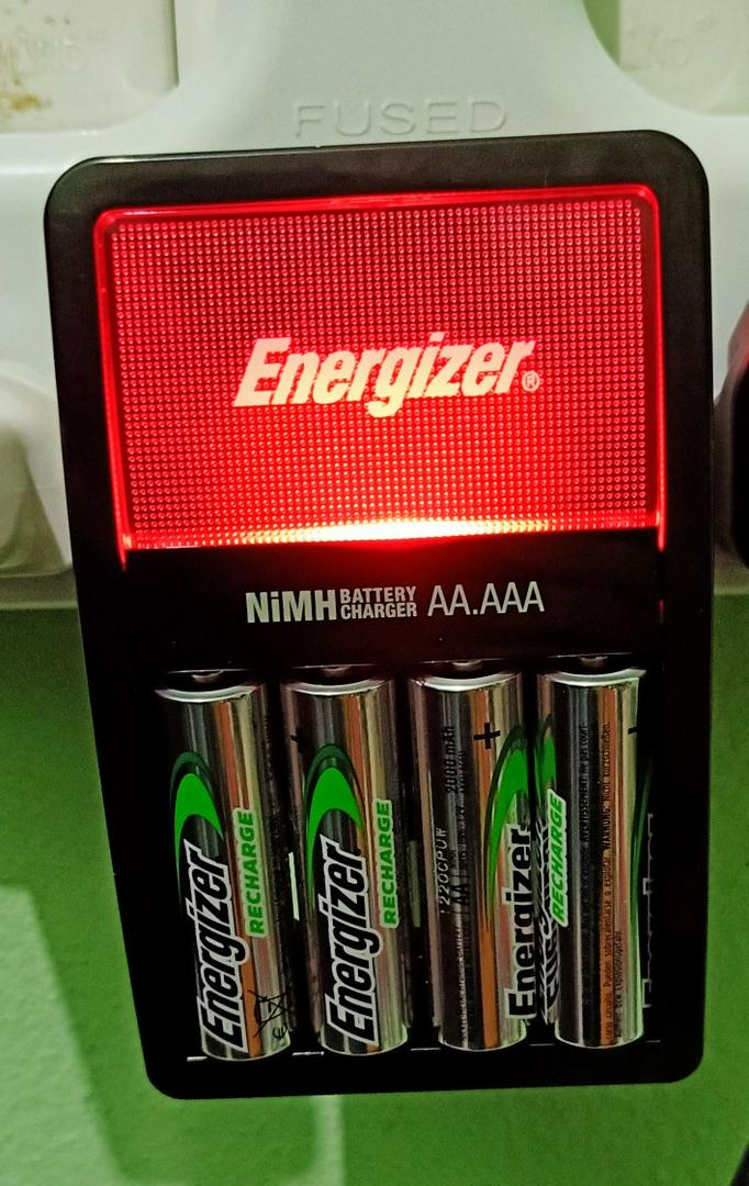 ENERGIZER MAXI CHARGER CHVCM4 NIMH BATTERY RECHARGE 2000MAH FOR 2 AA OR 4  AA OR AAA NIMH RECHARGEABLE BATTERIES (CHVCM4) | Shopee Malaysia