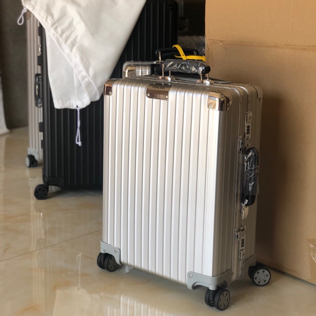 rimowa classic flight beauty case