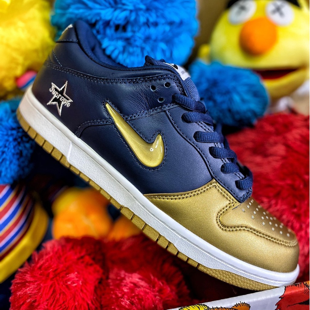 nike supreme limited edition