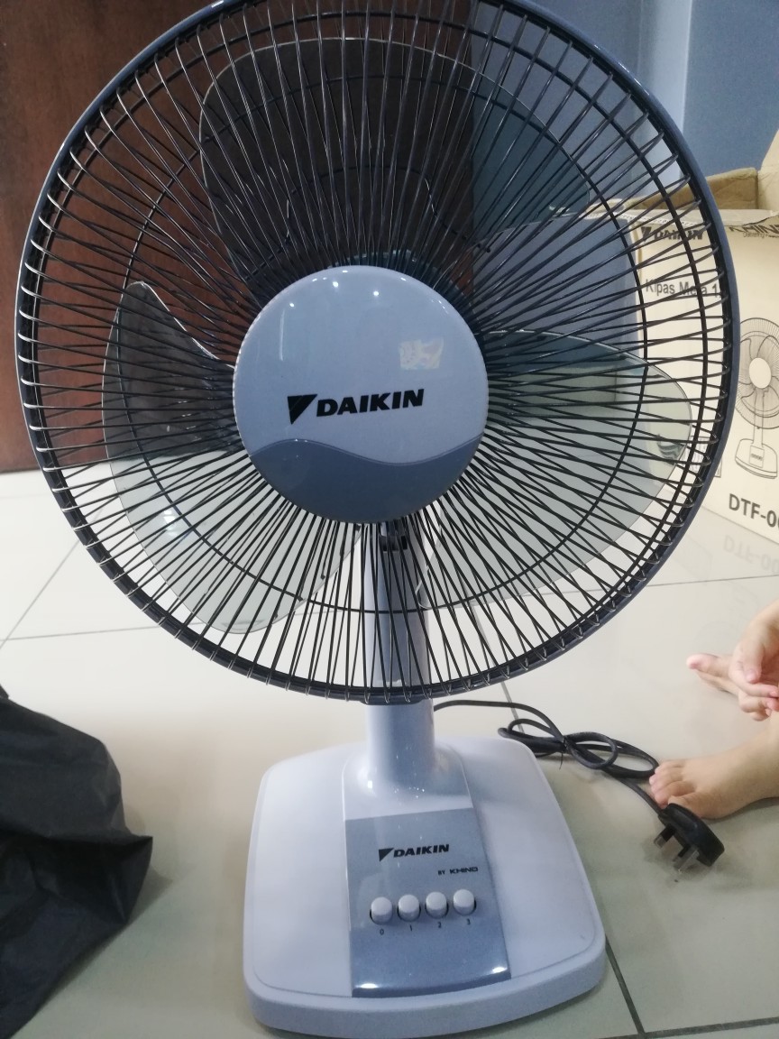 Khind X Daikin 12 Inch Table Fan Shopee Malaysia