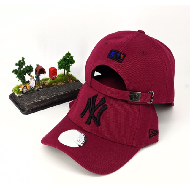 maroon ny hat