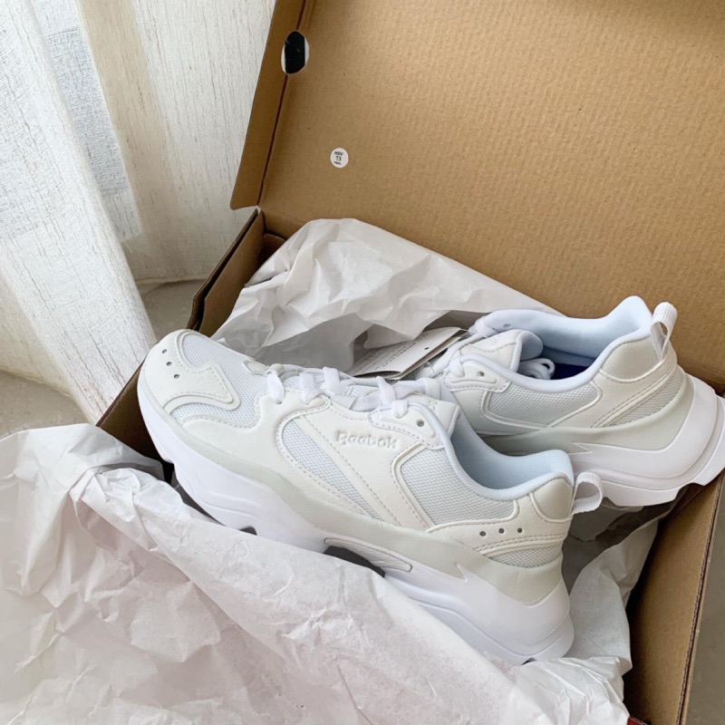 white reebok dad shoes