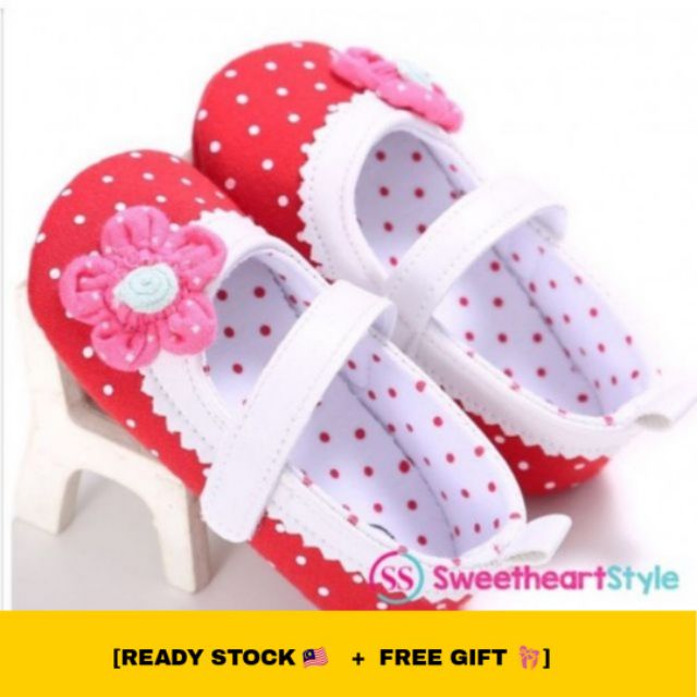 red baby shoes girl