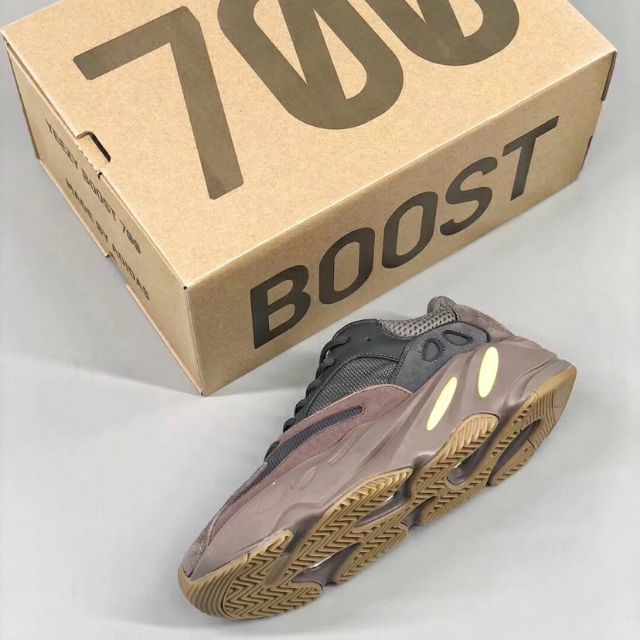 yeezy 700 mauve box