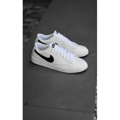 nike blazer low triple white