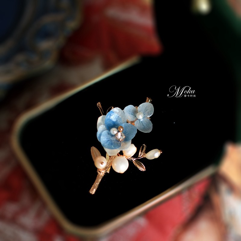 brooch corsage