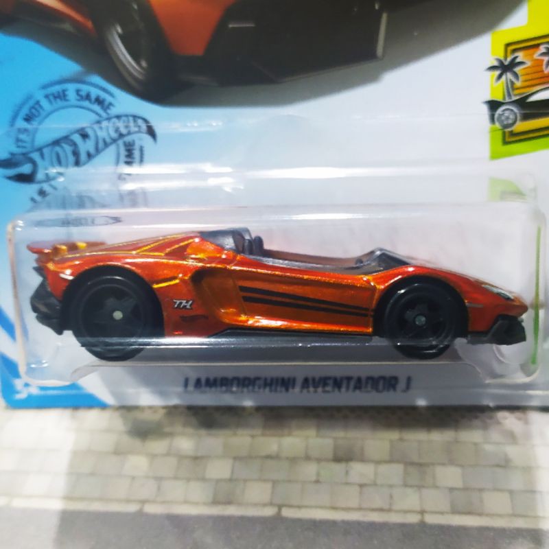 Hot Wheels Lamborghini Aventador J Super Treasure Hunt STH - Case M 2019 |  Shopee Malaysia