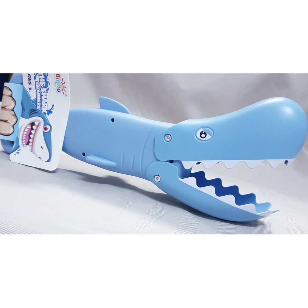 shark grabber toy