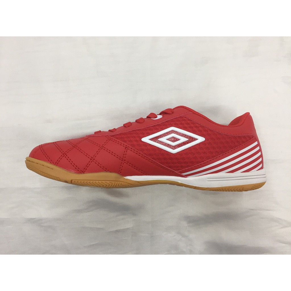 kasut futsal umbro