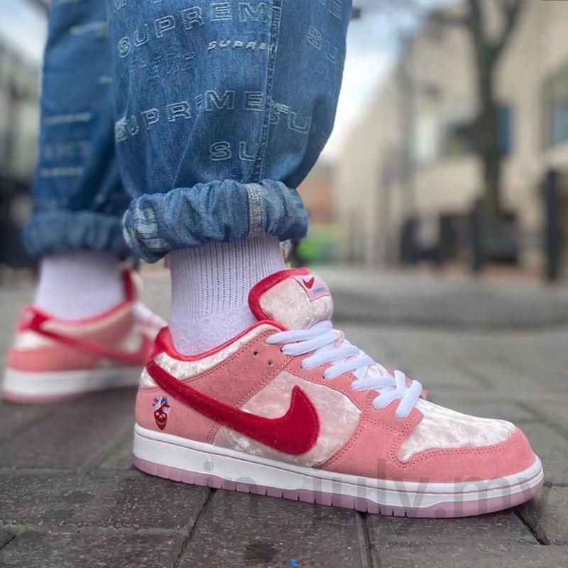 Nike SB Dunk Love