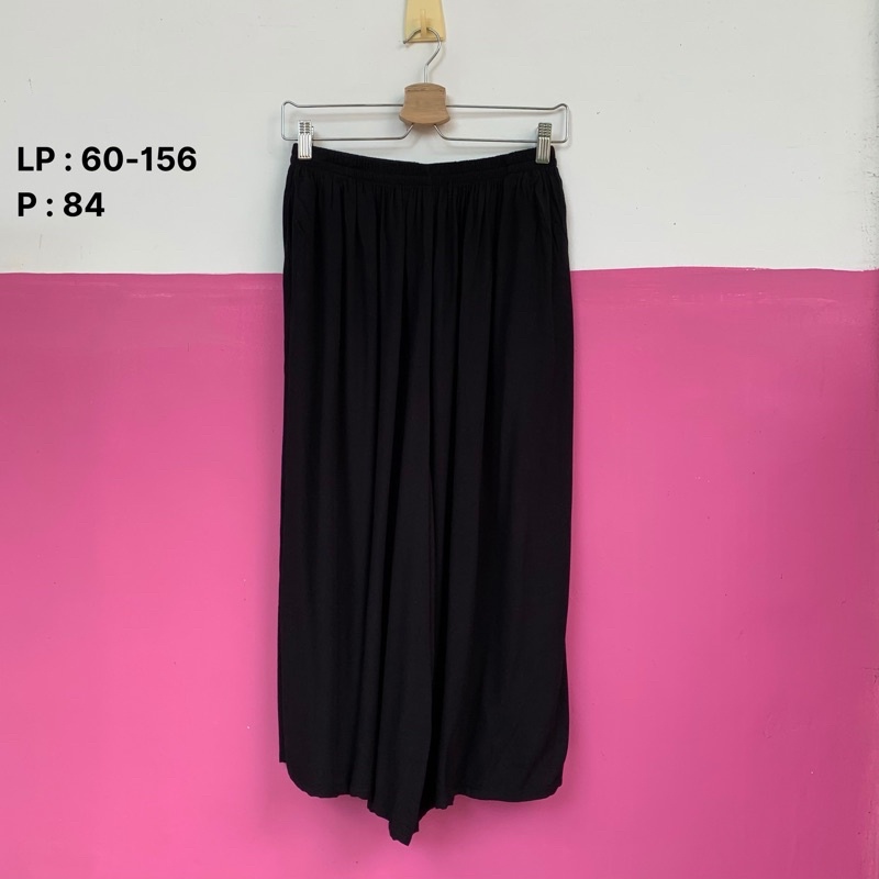 HITAM Flowy Black Culottes by Semi