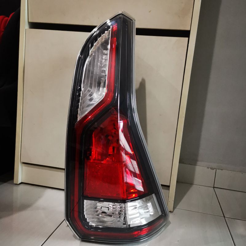 Tail Light Kanan Nissan Serena C Shopee Malaysia