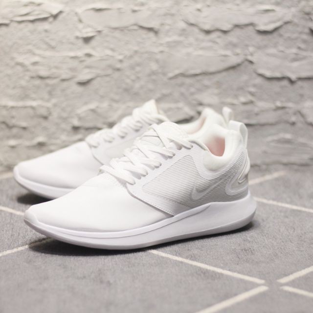 mens white roshes