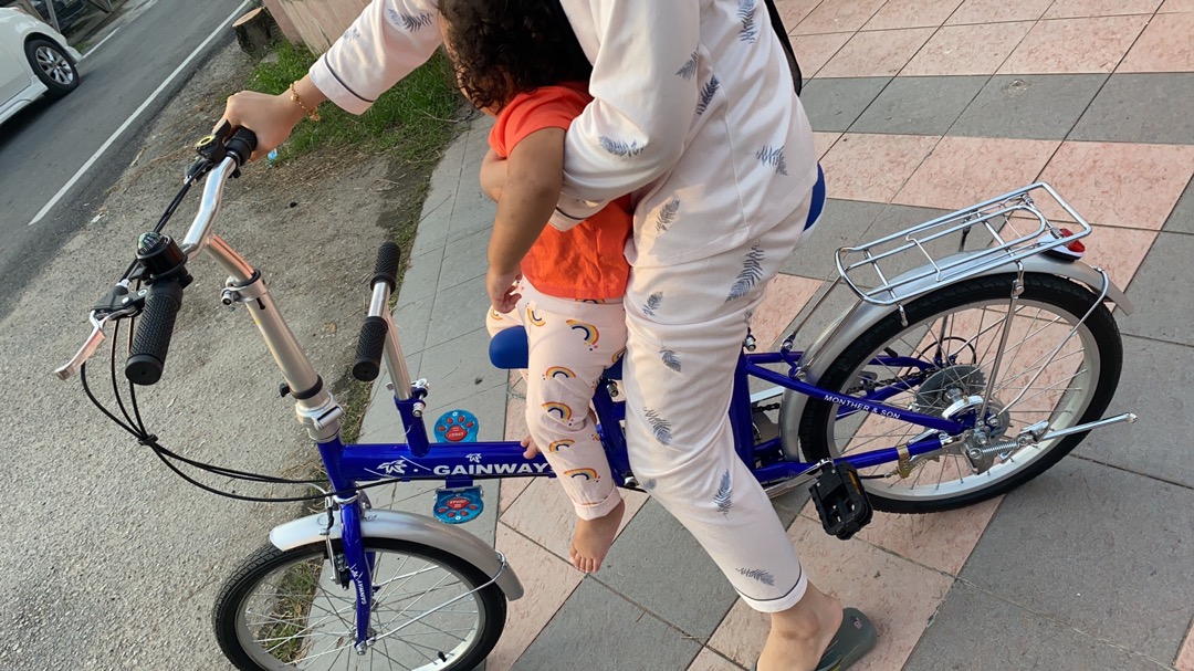 Basikal Bawa Anak
