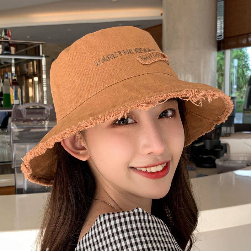 bucket hat for round face