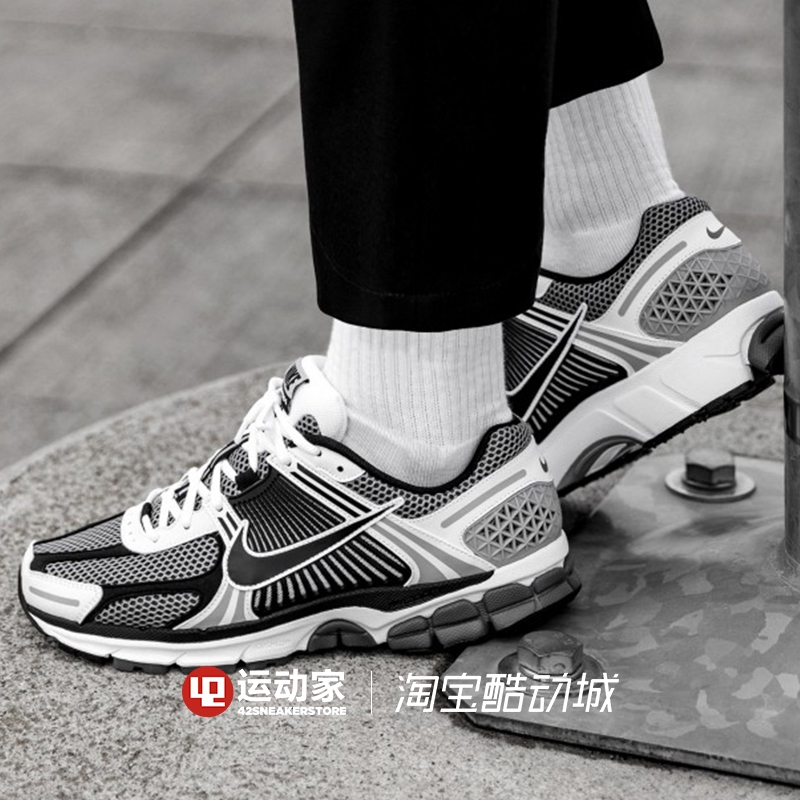 nike vomero 5 sp on feet