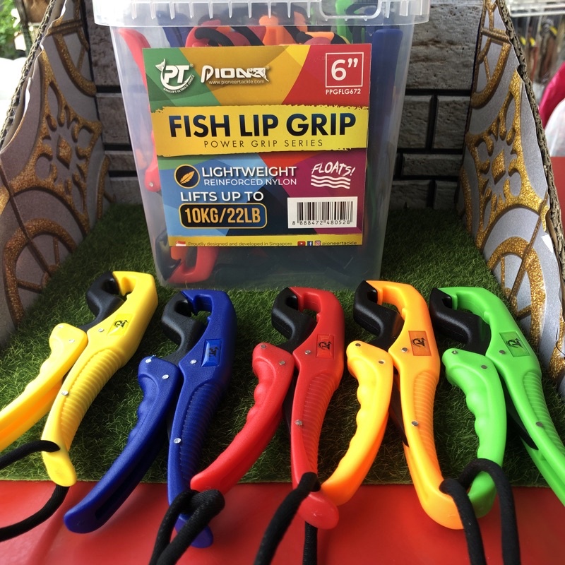 Pioneer FISH LIP GRIP FISH Gripper, size 6 "inch, lightweight, floating in water