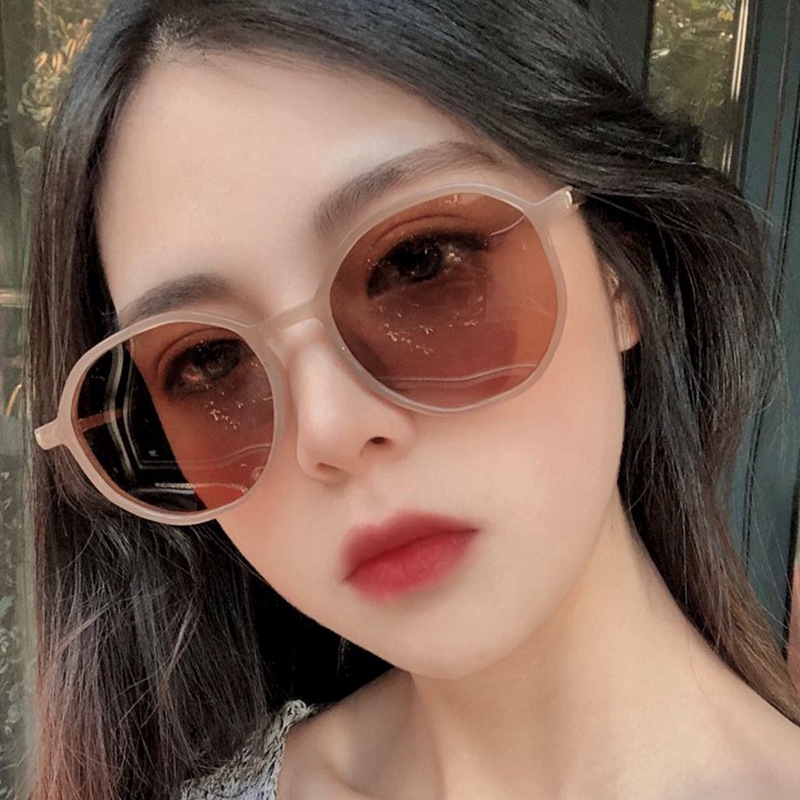 celebrities with round glasses