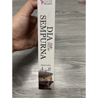 Novel Dia Tetap Sempurna - Anjell | Shopee Malaysia