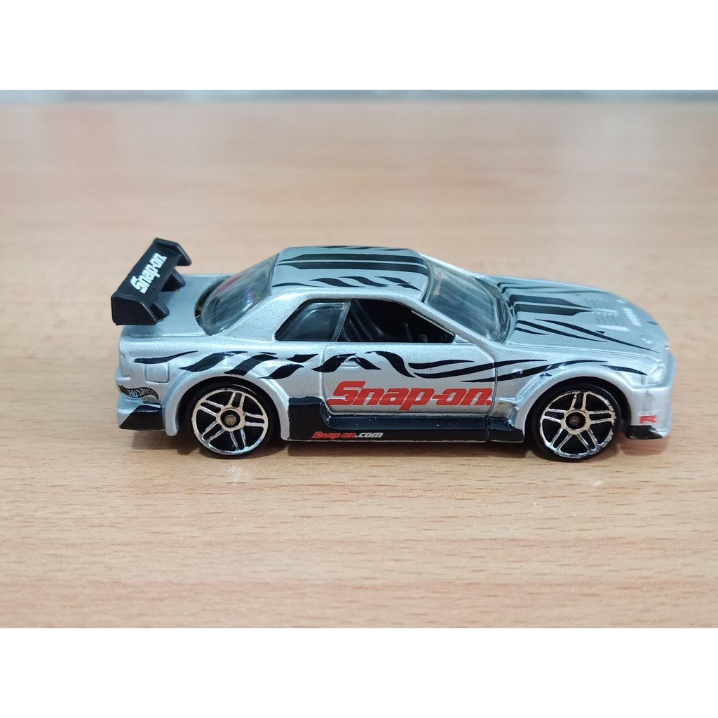 hot wheels snap on skyline