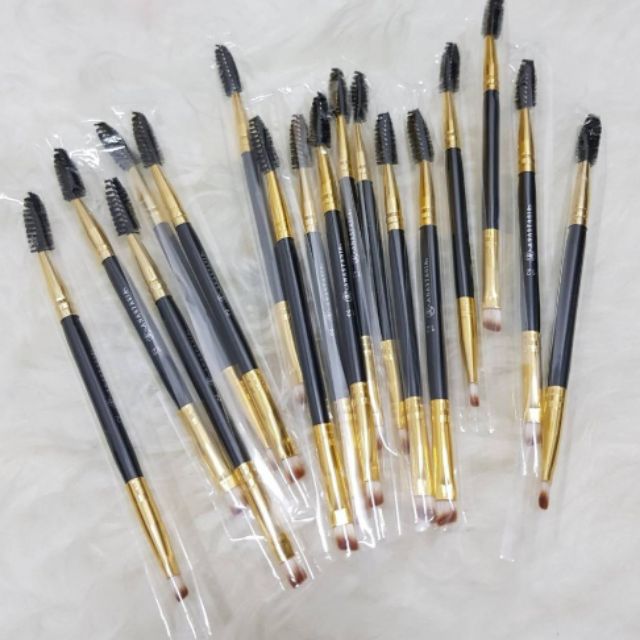brush concealer kening