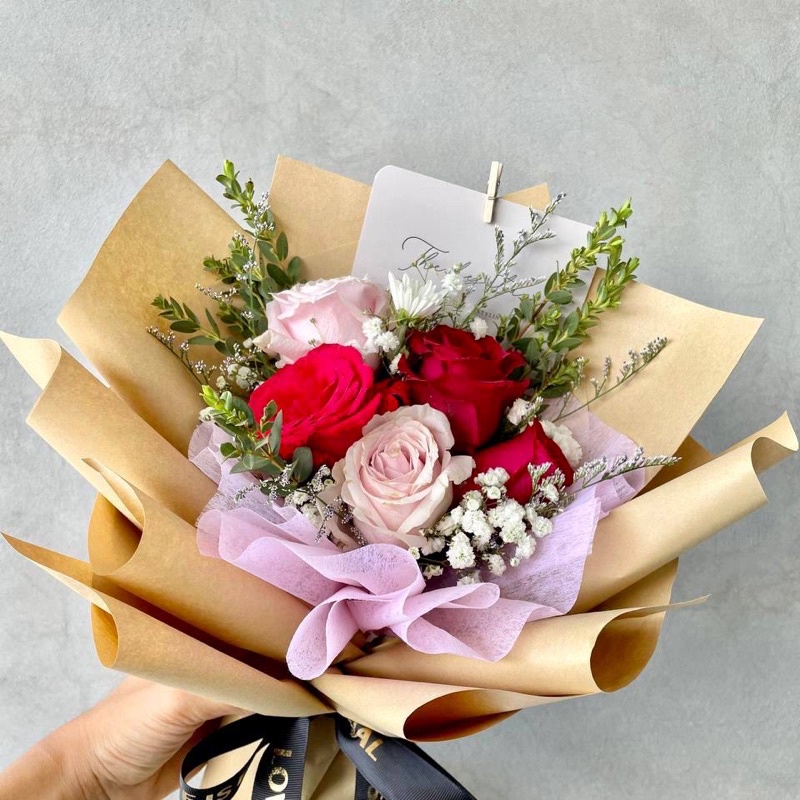 Romantic Roses Bouquet - Melaka/KL Surprise Gift Box Delivery | Shopee ...