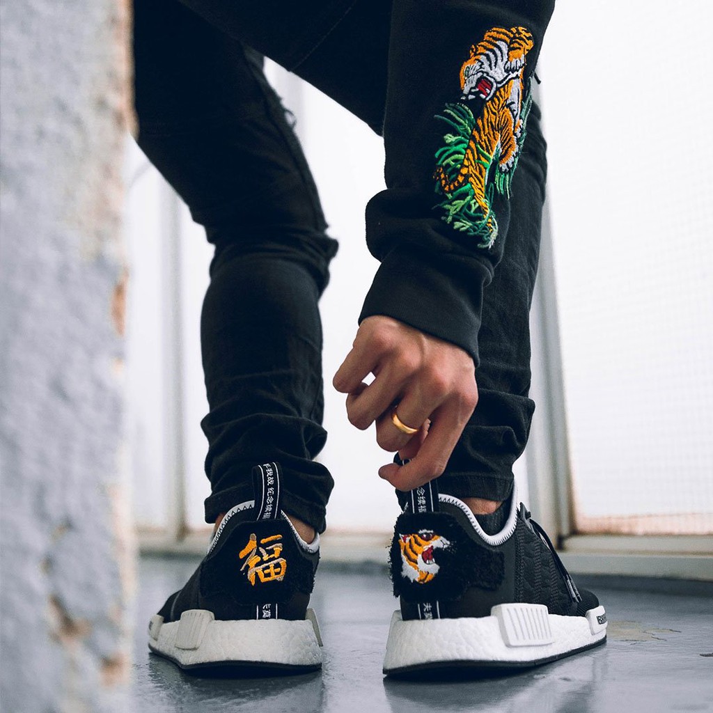 adidas nmd neighborhood invincible